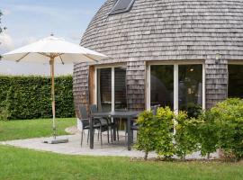 Kugelhaus Kirana - Ruhiges Naturdomizil in runder Bauweise am Waldrand des Tollensesees, hotel en Wustrow