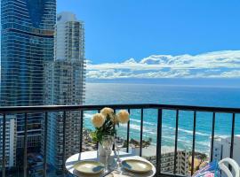 Top Ocean View Artistic Apt, inn in Gold Coast