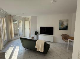 Terrassenwohnung mit Parkplatz, hotel in Wangen