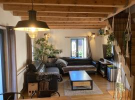 Maison deux chambres avec grand jardin, hotel in Grésy-sur-Aix