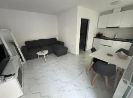 Aparthouse 2