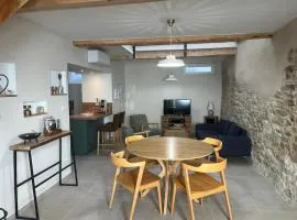 Maison au pied de la cité médiévale