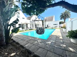 Adrift Guesthouse, hotel ramah hewan peliharaan di St Francis Bay