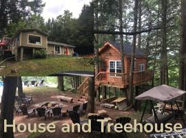 House and treehouse near 2 ski resorts, hotel with hot tubs in Lac-Brome