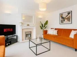 Kempston Home Sleeps 7-9 Long Stays Parking