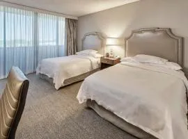 Modern Two-Room Suite with Gym and Pool