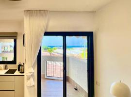 GW930 Gugel Waves Amazing Seaview Apartments，位于纳哈里亚的低价酒店