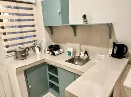Cozy 2-3 Pax Room w Kitchen Station