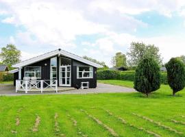5 star holiday home in Hadsund, hotel u gradu Øster Hurup