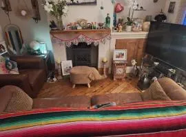 Double Ensuite in a colourful quirky terrace on a quiet leafy street