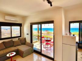 GW951 Gugel Waves Amazing Seaview Apartments, παραλιακό ξενοδοχείο σε Nahariyya