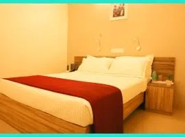 LUXUARY HOTEL - THE D!A - Nest - Primium - Near The Holy Kashi Vishwanath Temple !! # Free Wi-Fi Facilities - Fully Air Conditioned Hotel in Pricious location - Best Hotel In Varanasi