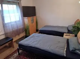 Top Komfort Apartment, 3 Zimmer inkl privater Küche und Bad WC, Erdgeschoss, inkl Frühstück und Getränke, Free WiFi, Parkplatz, Smart TV, Top Lage in Kassel, so Privat wie zu Hause