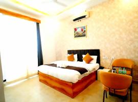 Hotel Devine Zirakpur Chandigarh, ξενοδοχείο κοντά στο Αεροδρόμιο Chandigarh - IXC, Zirakpur