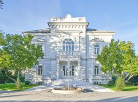 Villa Romana Apartments with Terrace & Private Entrance, hotel met zwembaden in Baden