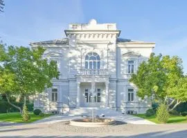 Villa Romana Apartments with Terrace & Private Entrance
