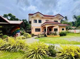 Chateau La Princesa rooms with garden, Bar & billiard