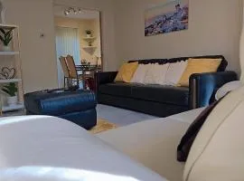 Modern luxury 3-bedroom guesthouse in Wigan
