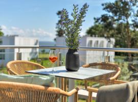 Apartment B10 "Südbalkon mit Haffblick" im Pine Hill Resort、Zirchowのホテル