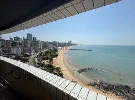 Chic hotel suite in fabulous Meireles Fortaleza with WiFi, fitness room, hotel v destinaci Fortaleza