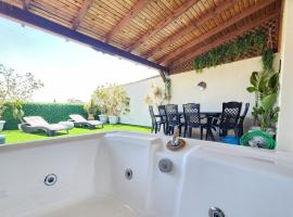 Near Beach, Family Penthouse, hotel with hot tubs in Qiryat Yam