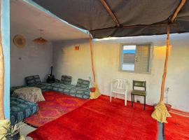 Tayrt Hostel, hotel in Mirleft