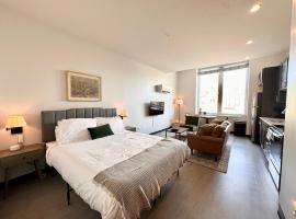 Deer District Studio Apt - One Block from Fiserv and Baird、ミルウォーキーのホテル