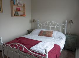 Cosy Ground Floor Flat by Catherine Hill Frome, Hotel in Frome
