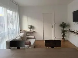 Courbevoie Apartment - HBA