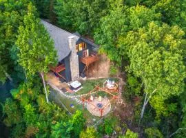Maggie Valley Cabin with Beautiful Mountain Views, HotTub, Pet Friendly, GameRoom, FirePlace