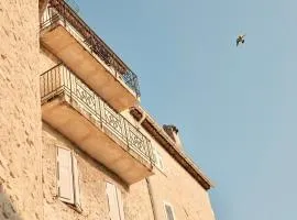 Charming 1BR apartment with balcony & AC, heart of Antibes