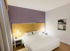 Moderno Flat no Gonzaga na quadra da Praia