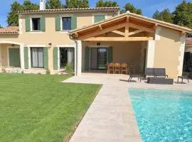 Maison provençale avec piscine et jardin