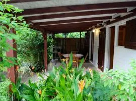 Ti kaz houelmont studio vue jardin, proche plage de Rivière-Sens