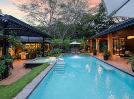 Balinese Inspired Luxury Villa, hotel v destinaci Playa Avellana