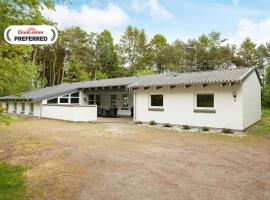 14 person holiday home in Sæby, hotel v destinaci Saeby