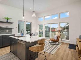 Ebb916 Modern Loft, Heart of Taft District, Walkable to Beach, hotel i Lincoln City