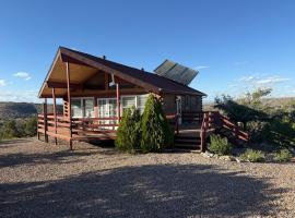 Vista Estrella -Cozy Mountain Cabin w Starry Views, ξενοδοχείο σε Placitas