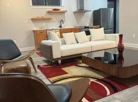 Luxury City 2bed 2bath Apt Sleeps 6 walk to Metro