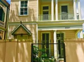 3BR Parisian Penthouse sleeps 5 w Balcony on Streetcar!!