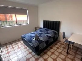 Spacious Queen Room in Comfortable Two Story House - L2