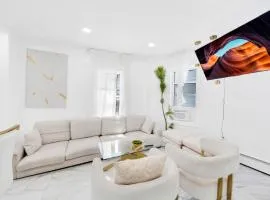 Luxury 5 BR 2BA Apt NYC Sleeps 16 with Free Parking!