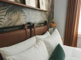 Designer Hideaway Private Patio near Wicker Park