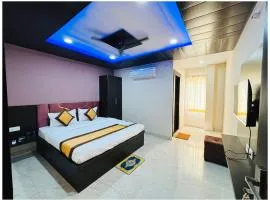 Hotel Premium Imperial ! Varanasi, Near Kashi Vishwanath Temple And Dashashwamedh Ganga Aarti Ghat, Fully Air conditioned & Spacious Room - Prime Location wifi- Lift and Room Service Facilities, BEST HOTEL IN VARANASI