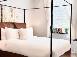 Downtown 3B2B Apt with full kitchen, Sleeps 6,Near PPAC & Dining