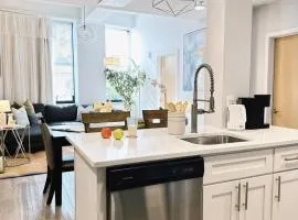 Downtown 3B2B Apt, Walk to PPAC & Convention Center