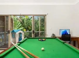 Large Family Pool Home in Taringa 6km to CBD Pets