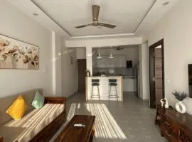 Chic 1BHK Modern Apartment with Gym, Pool & Amenities - 5 Minutes to Candolim Beach