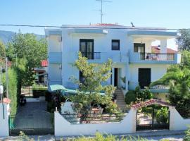 Four Seasons Studio, hotel u gradu Asprovalta