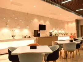 Holiday Inn Express Lhasa Potala Square By IHG